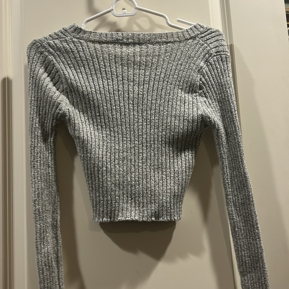Brandy Melville Milena Rib VNeck Crop Sweater Long Sleeve made in Italy OneSize - Picture 3 of 9